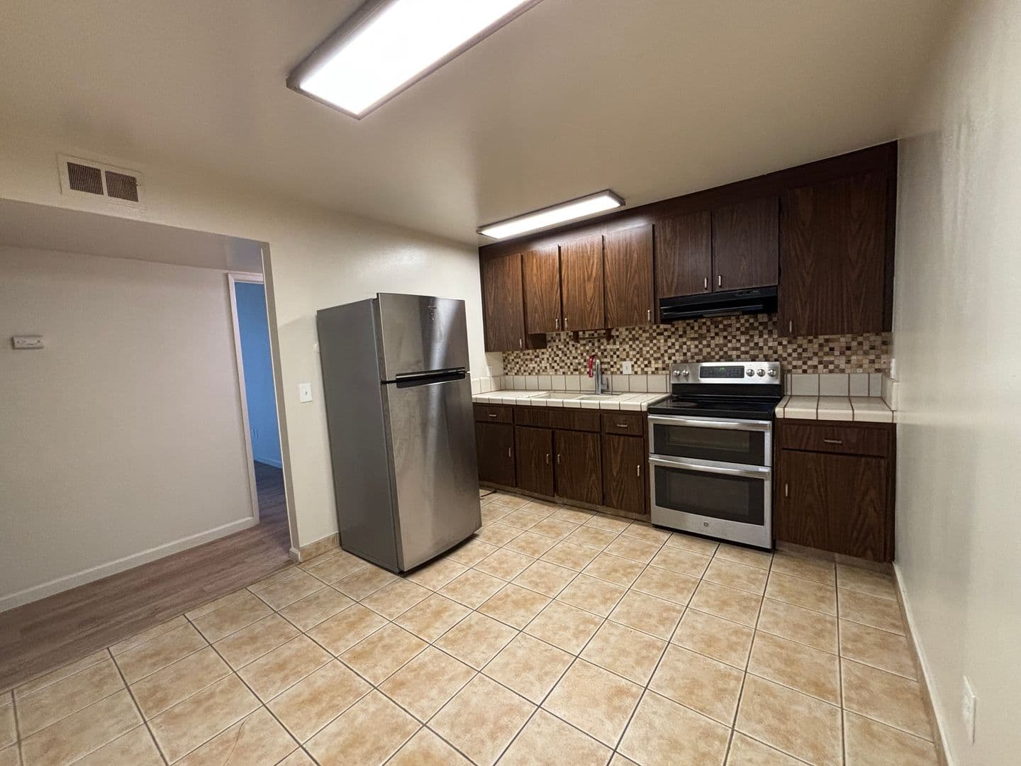 Salinas Apartment: 991 N Madeira Ave