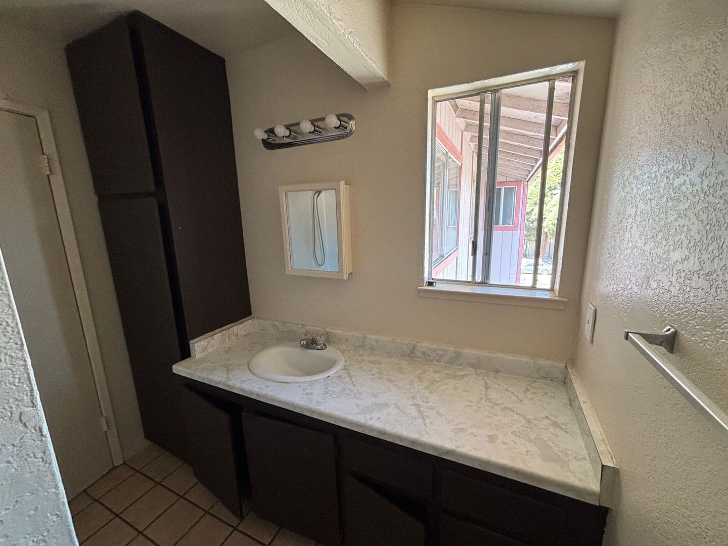 Salinas Apartment: 784-792 Garner Ave.