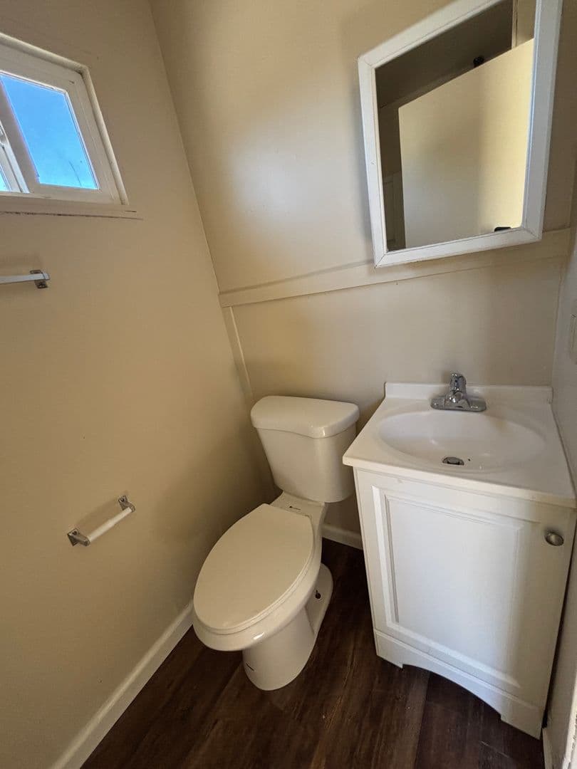 King City Apartment: 450 Jayne St.