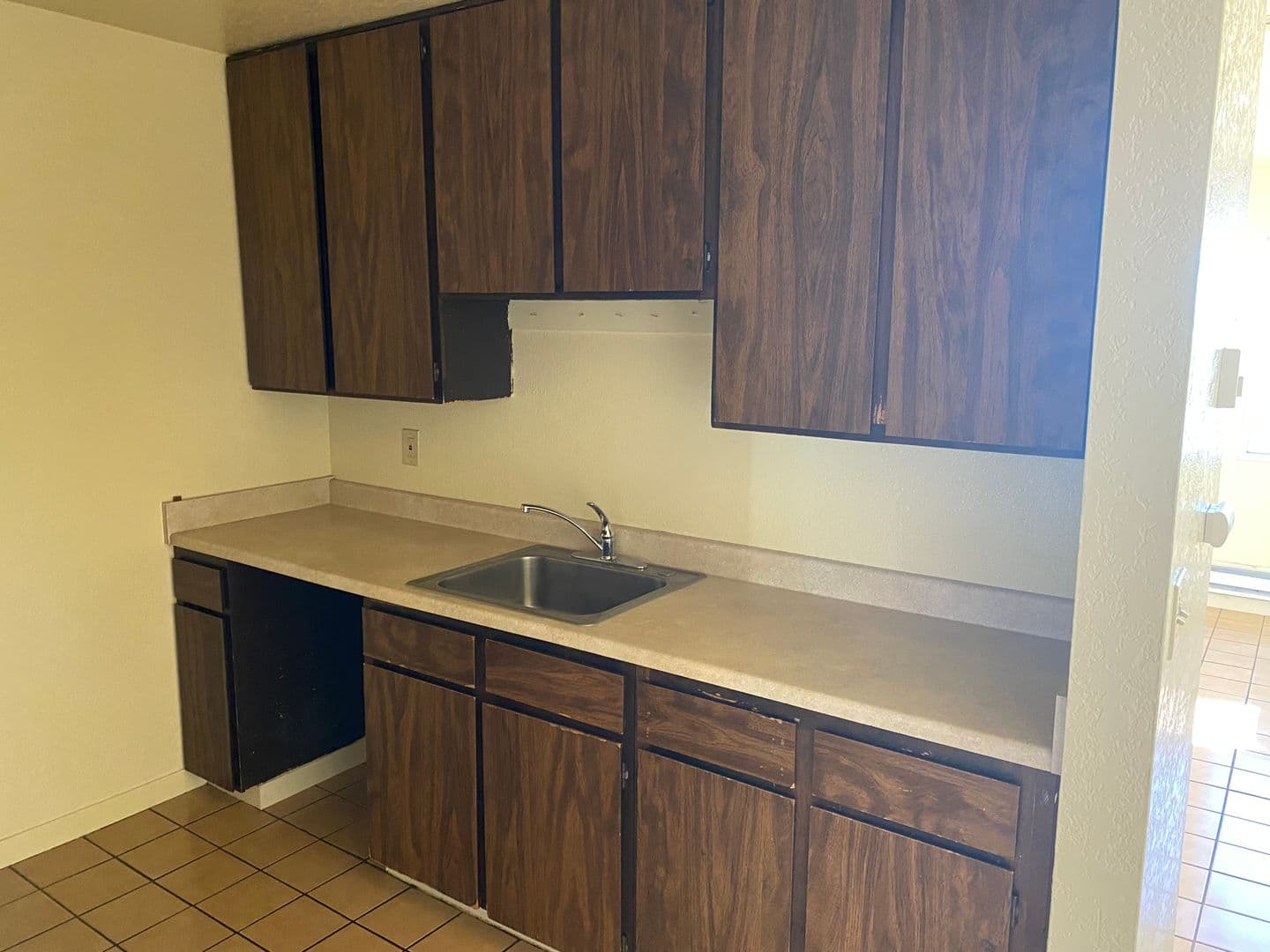 Salinas Apartment: 784-792 Garner Ave.
