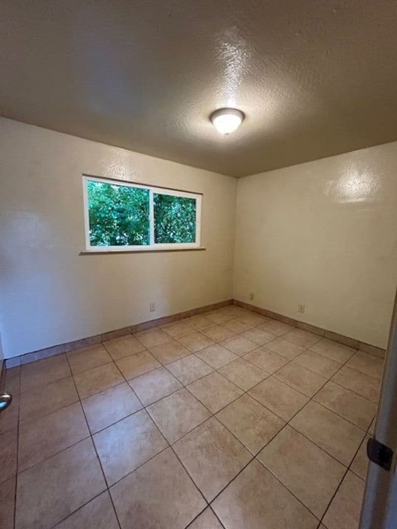Salinas Apartment: 823 Garner Ave