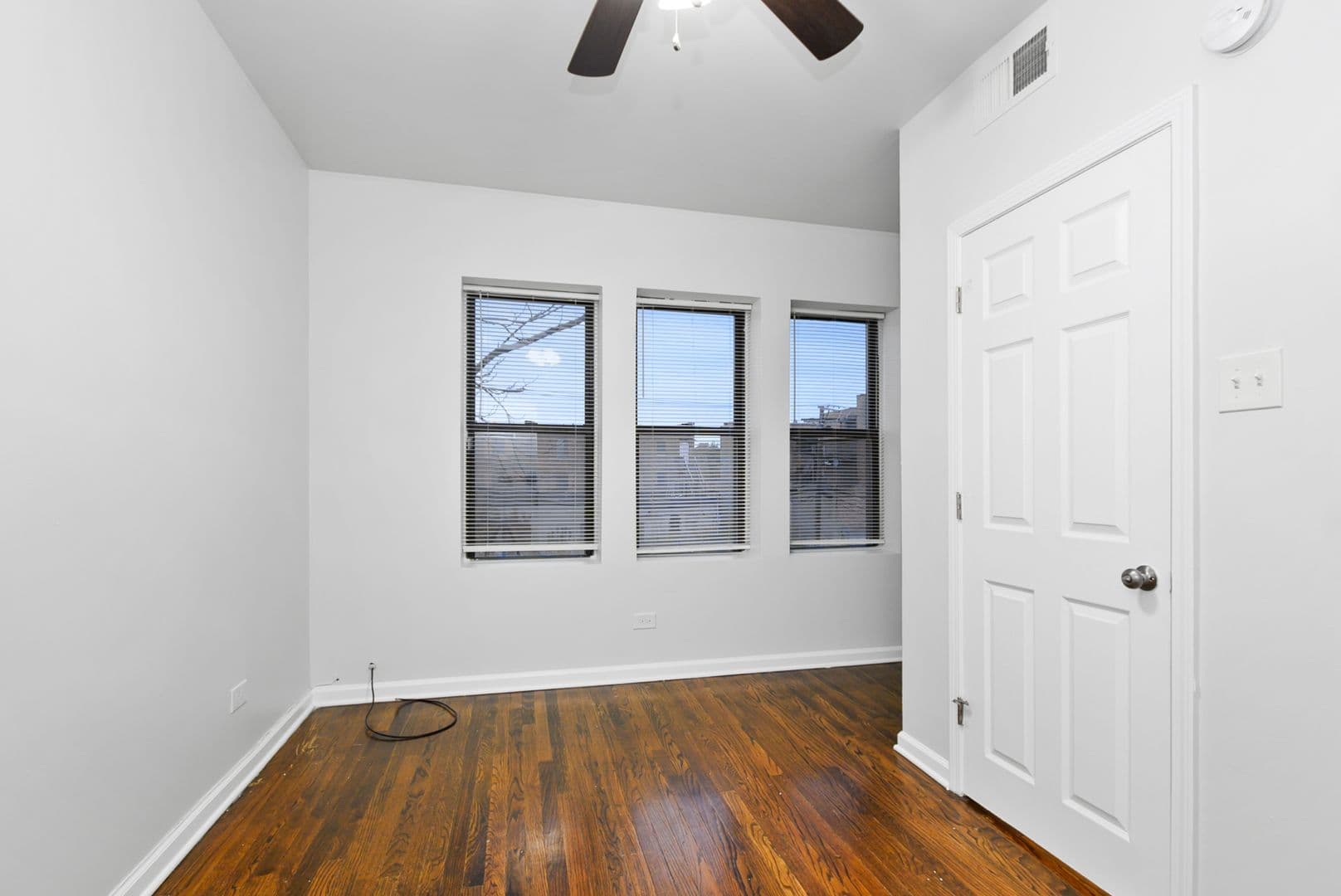 Chicago Apartment: 7525-33 S. Kingston Avenue