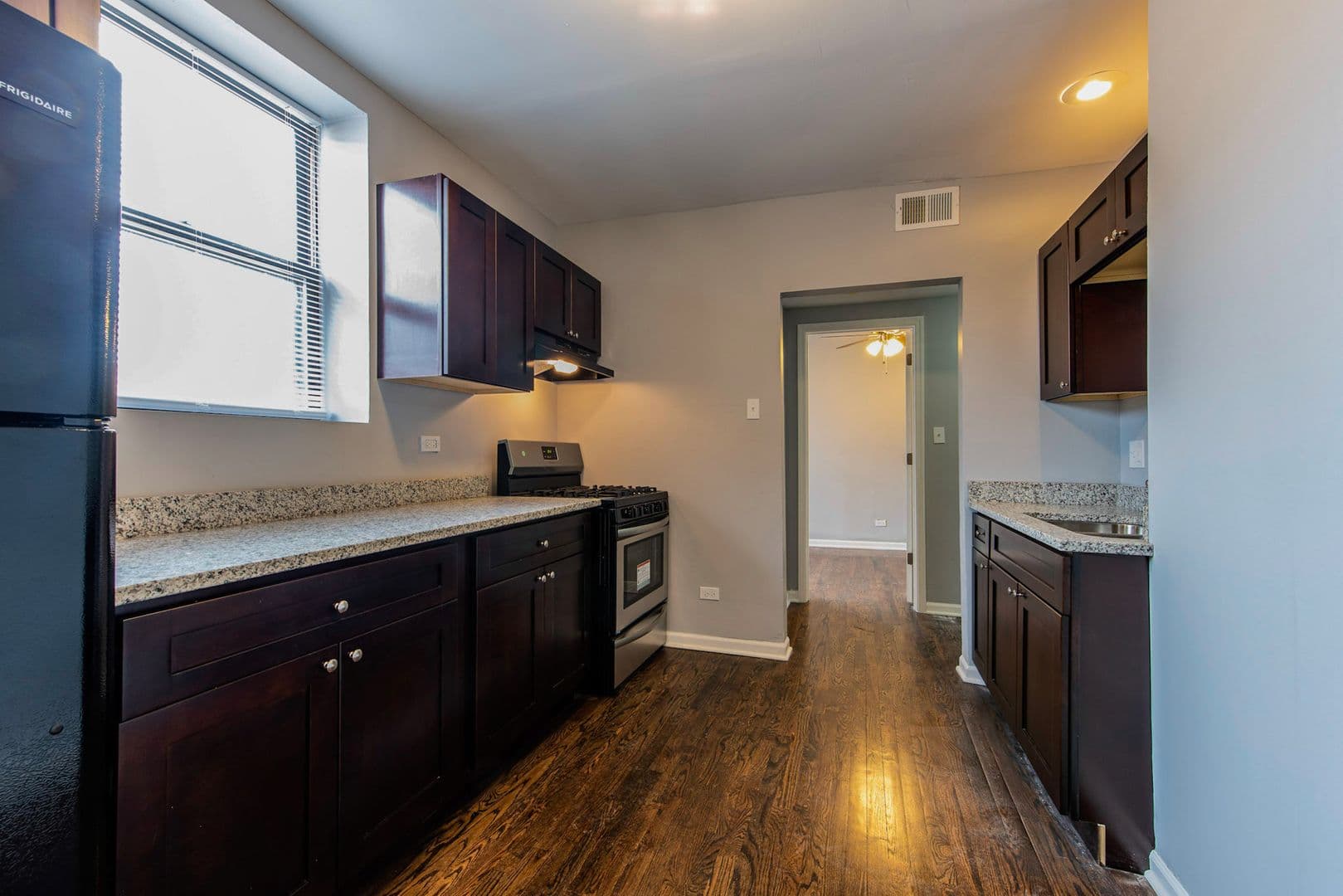 Chicago Apartment: 7525-33 S. Kingston Avenue