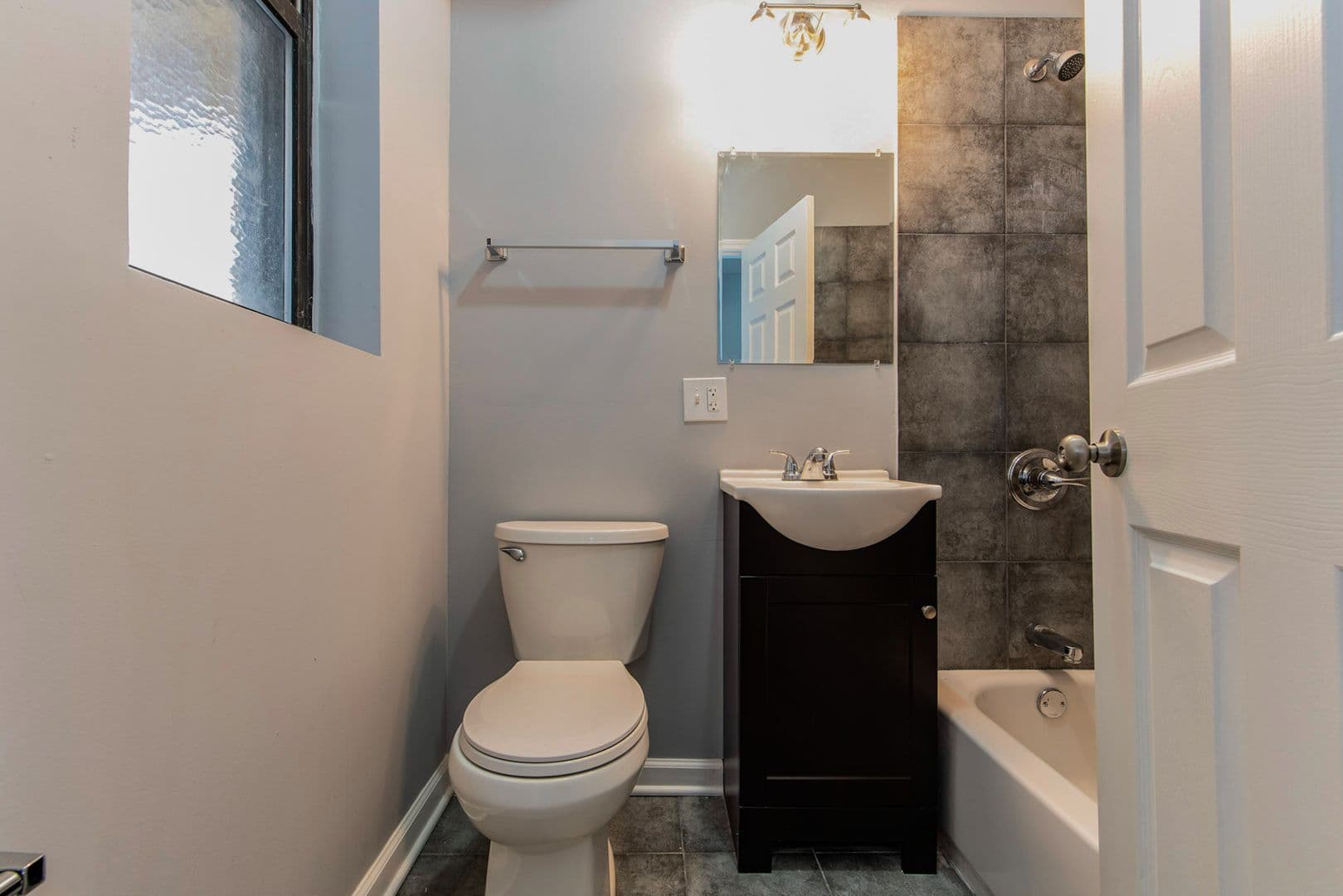 Chicago Apartment: 7525-33 S. Kingston Avenue