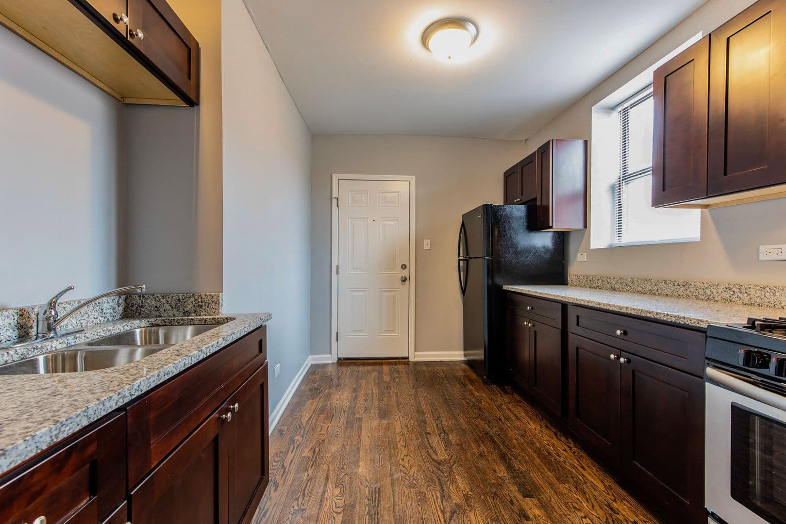 Chicago Apartment: 7525-33 S. Kingston Avenue