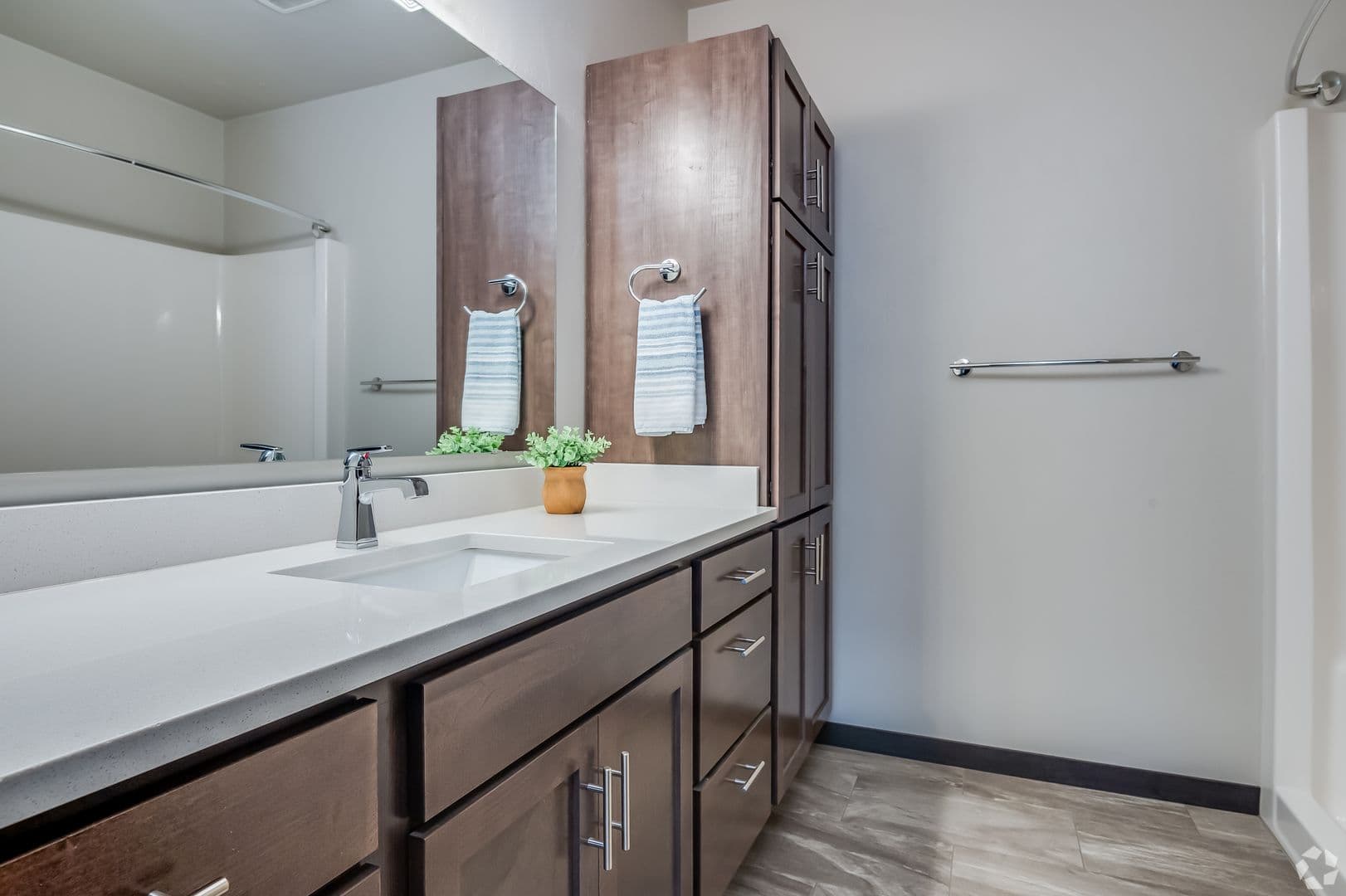 Ashwaubenon Apartment: 772 Element Way