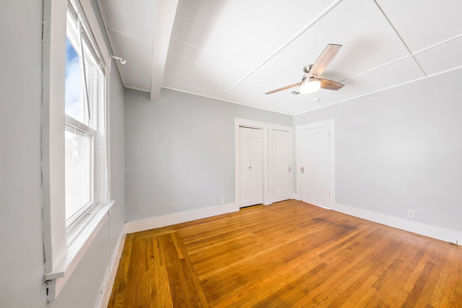 Oakland House: 2215 57th Ave