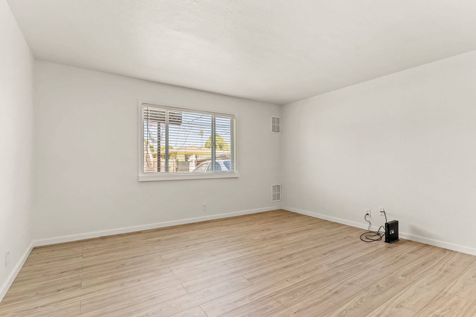 Oakland Apartment: 642 Douglas Ave