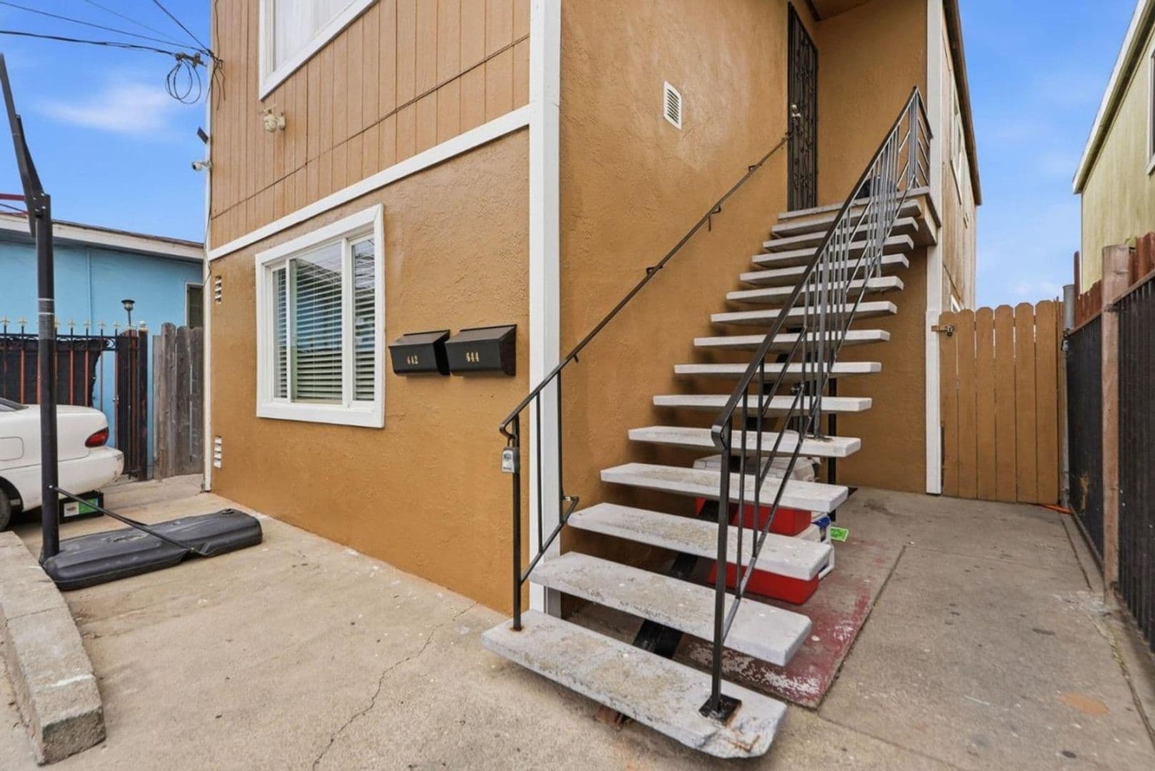 Oakland Apartment: 642 Douglas Ave