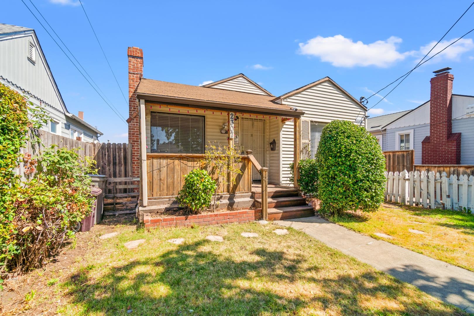 Oakland House: 2307 109th Ave