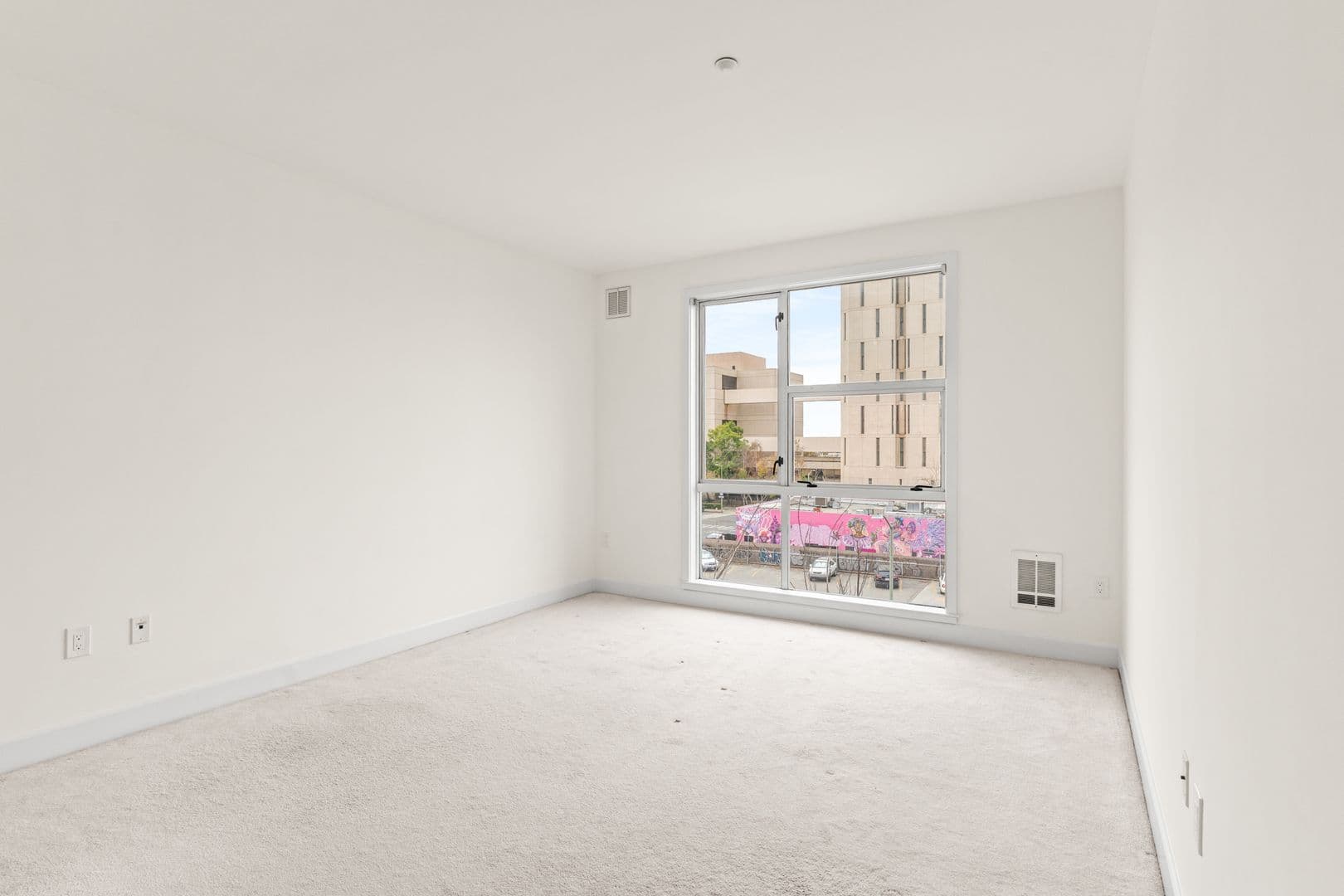 Oakland House: 585 9th St