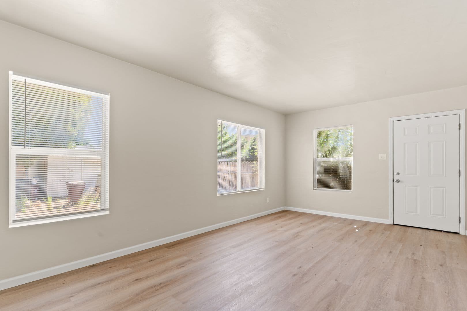 Oakland Apartment: 6124 Hayes St