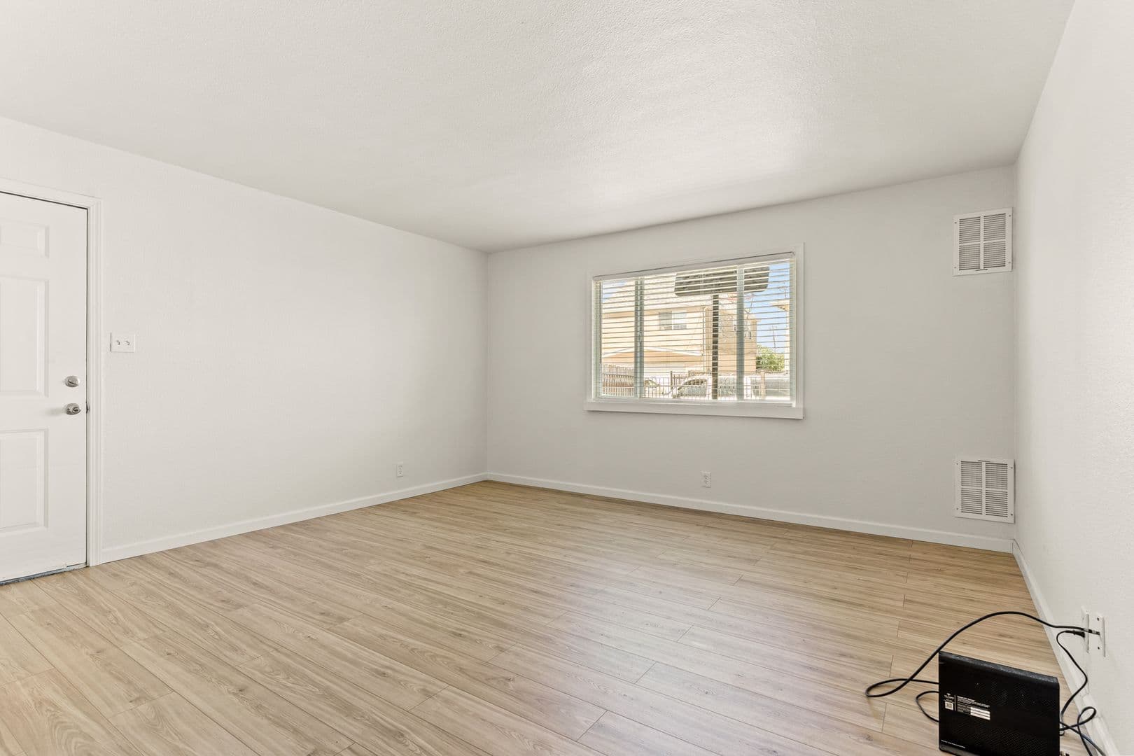 Oakland Apartment: 642 Douglas Ave