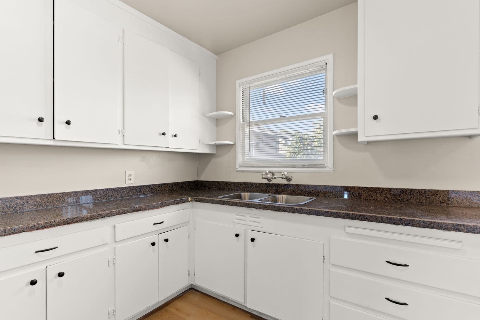 San Leandro House: 1959 Cleveland St