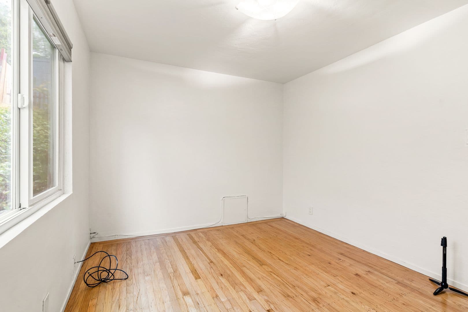 Oakland Apartment: 2630 Macarthur Blvd - B