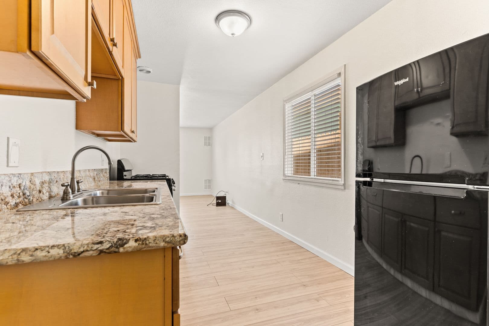 Oakland Apartment: 642 Douglas Ave
