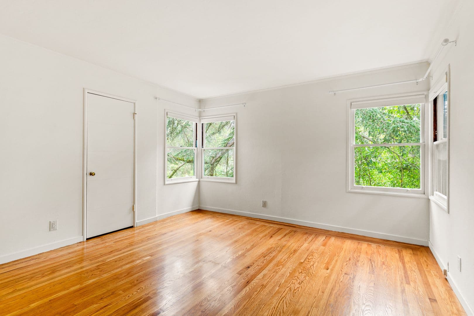 Oakland House: 6857 Armour Dr