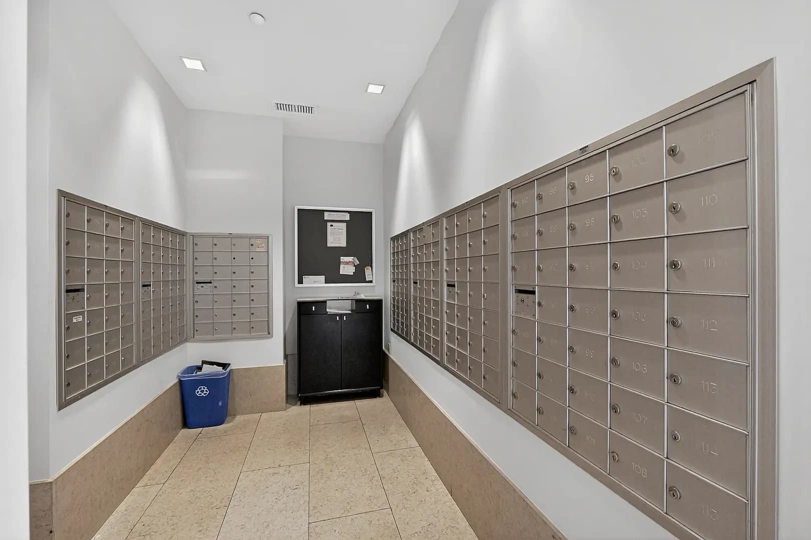 Oakland House: 585 9th St