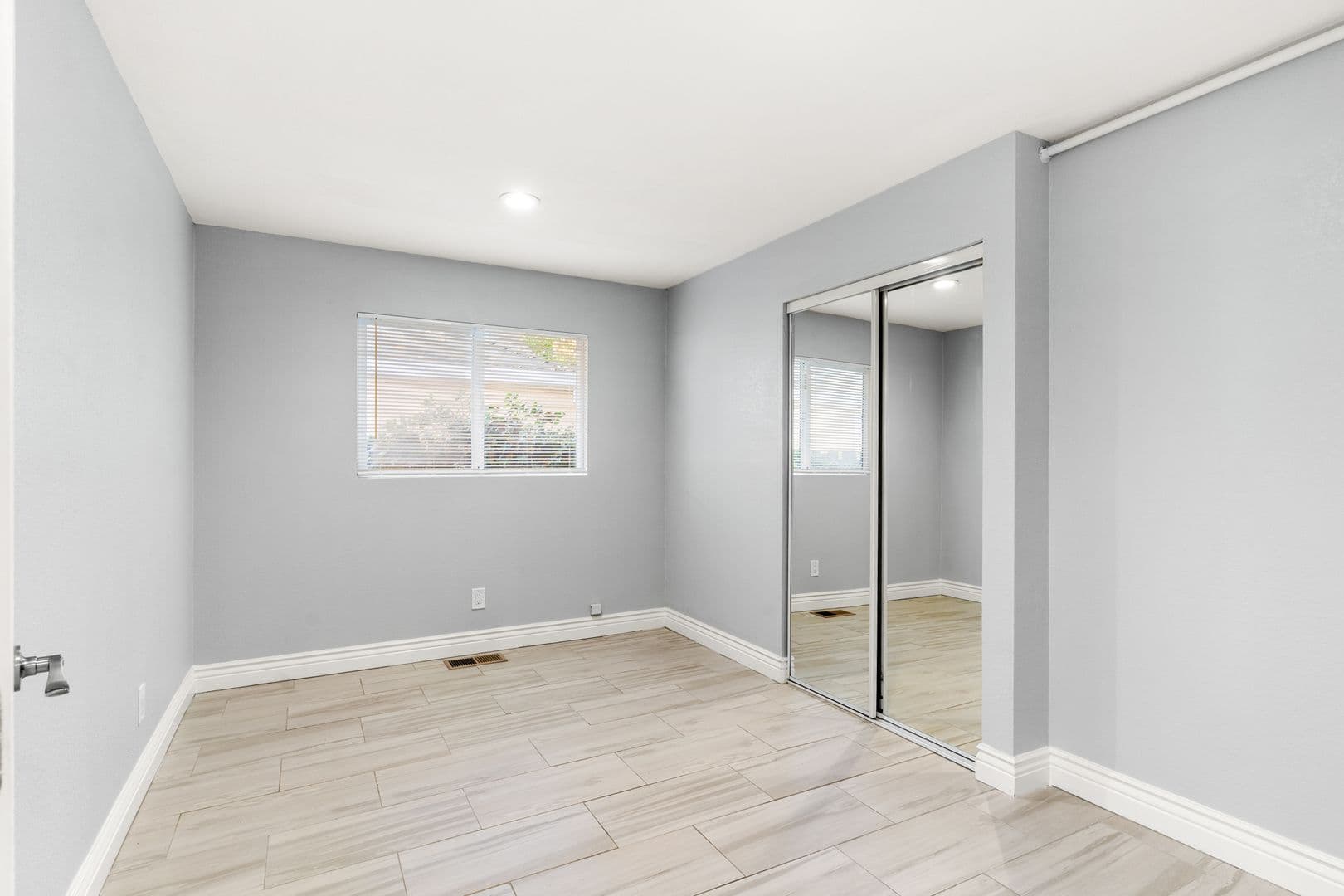 Emeryville Apartment: 1271 Ocean Ave  - Rear
