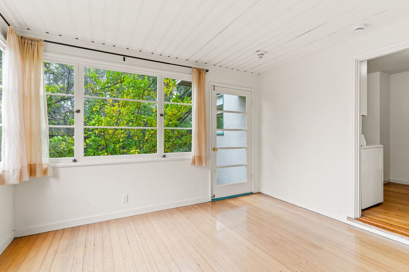 Oakland House: 6857 Armour Dr