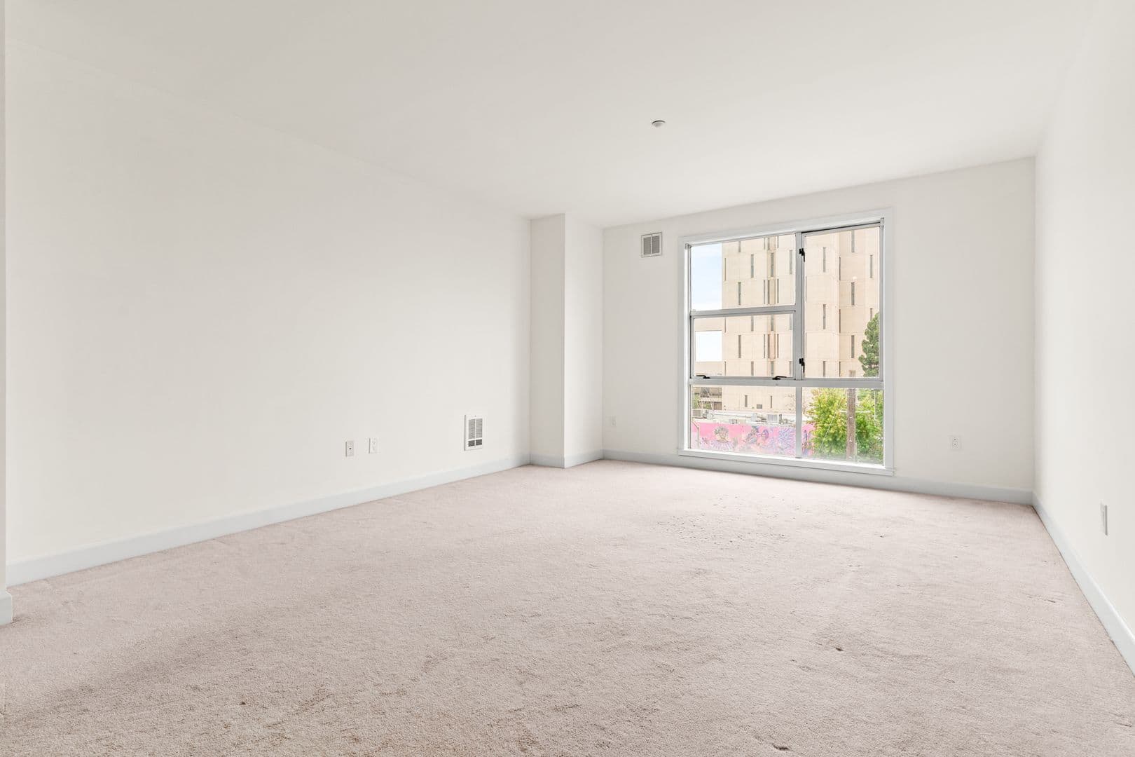 Oakland House: 585 9th St