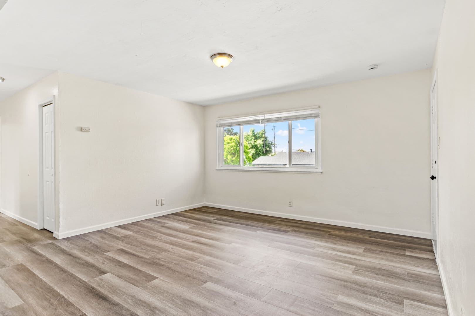 Oakland Apartment: 8330 Birch Street - C