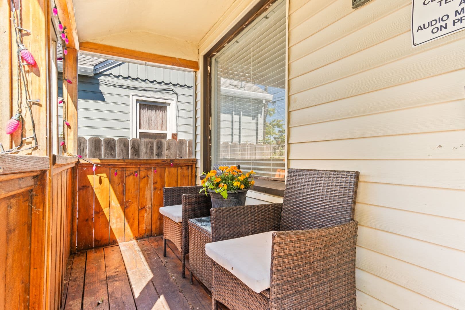 Oakland House: 2307 109th Ave
