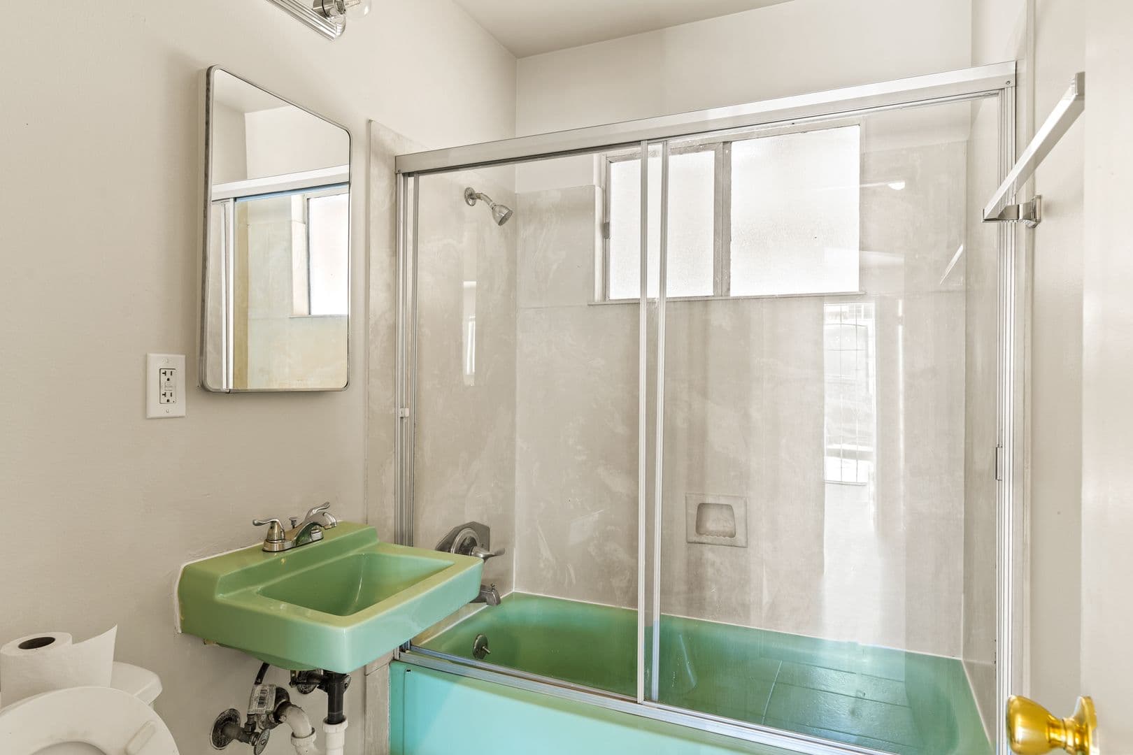 San Leandro Multiplex: 1545 166th Ave