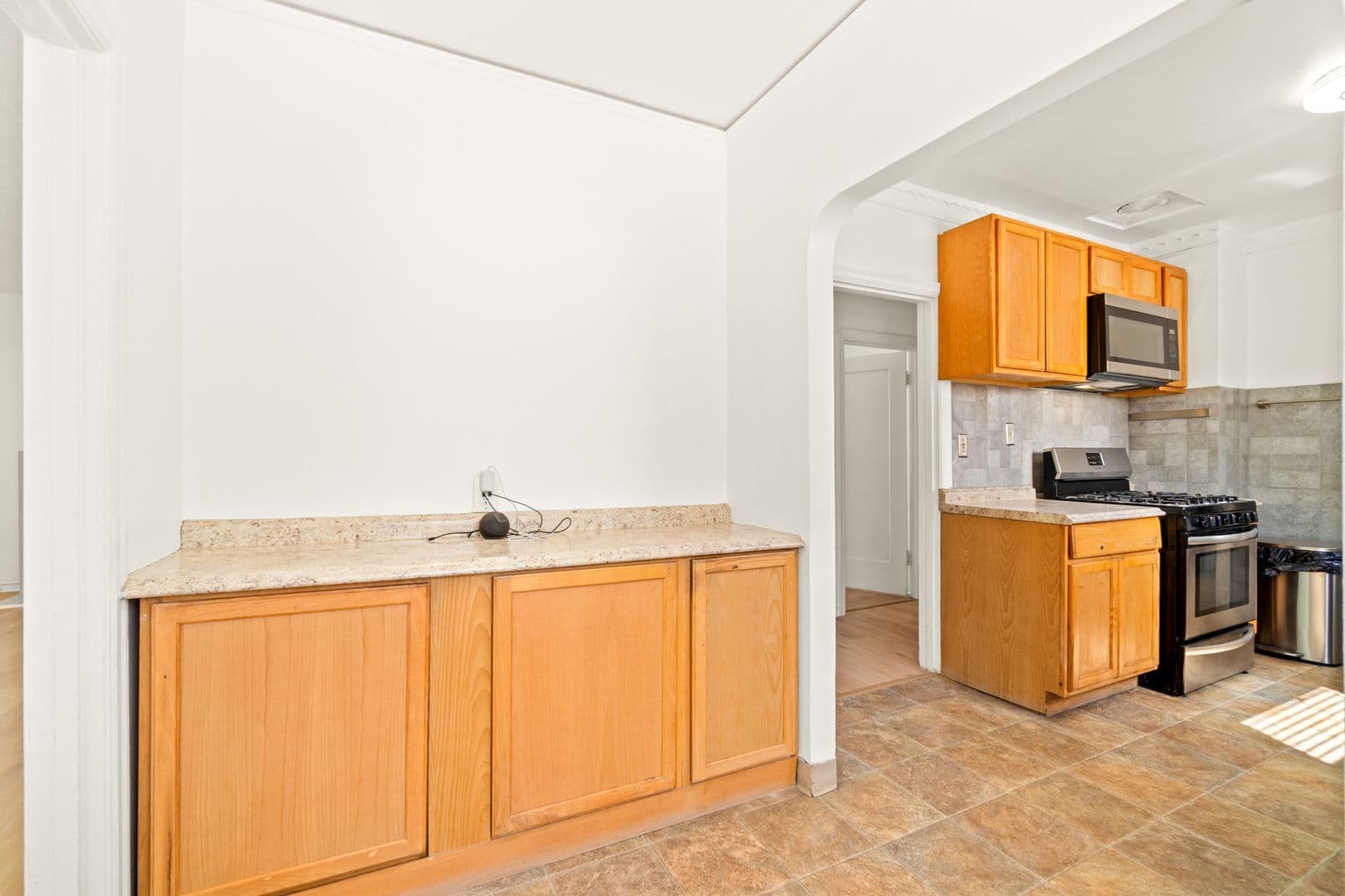 Oakland House: 2307 109th Ave