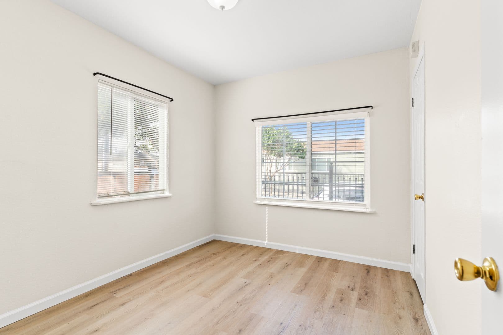 Oakland House: 1900 103rd Ave