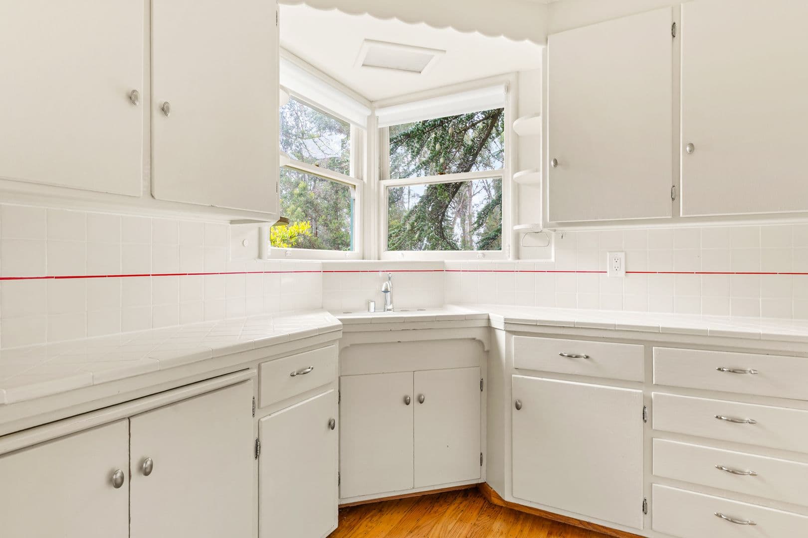 Oakland House: 6857 Armour Dr
