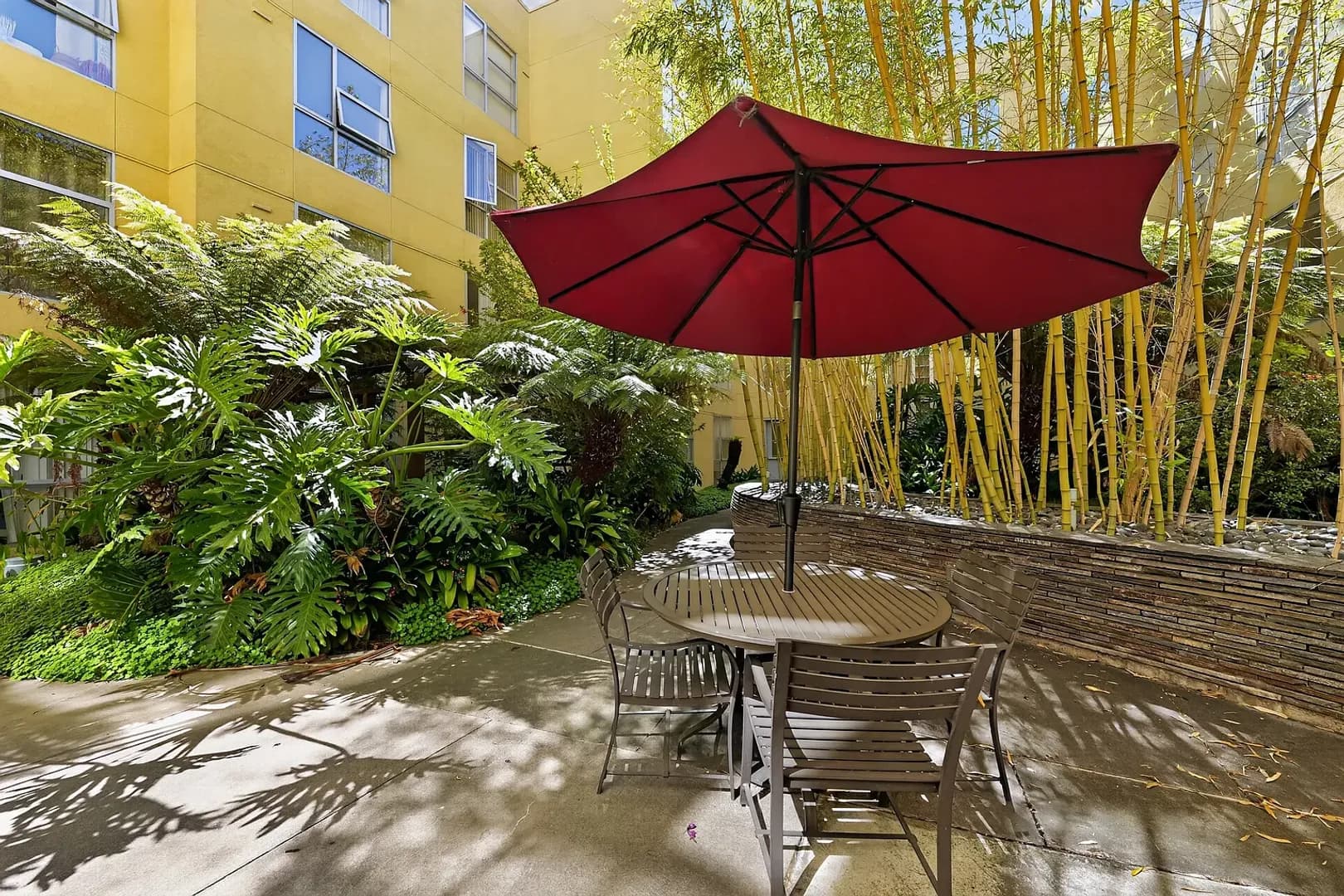 Oakland House: 585 9th St