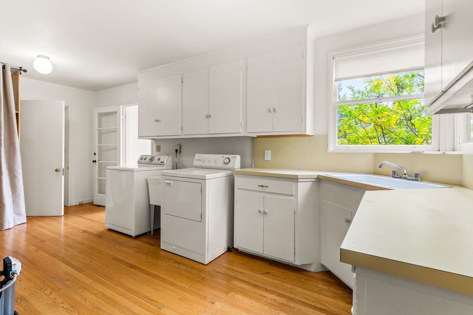 Oakland House: 6857 Armour Dr