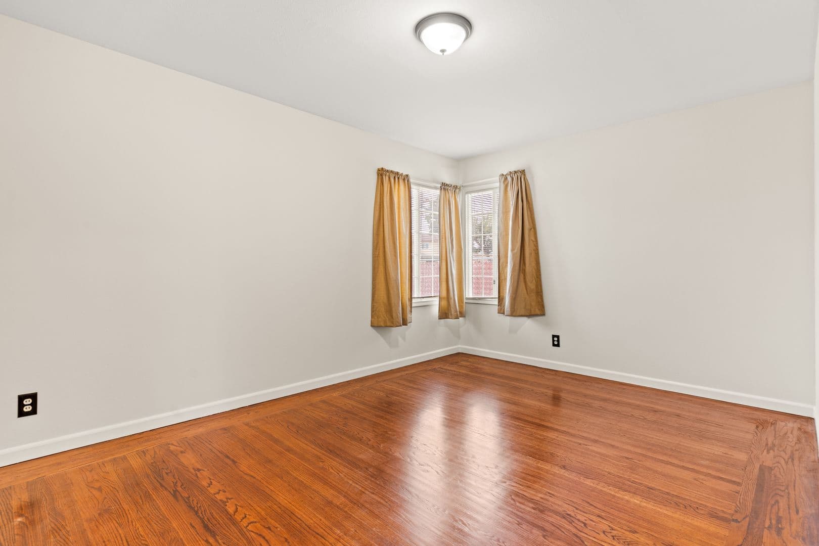 Hayward House: 26539 Flamingo Ave