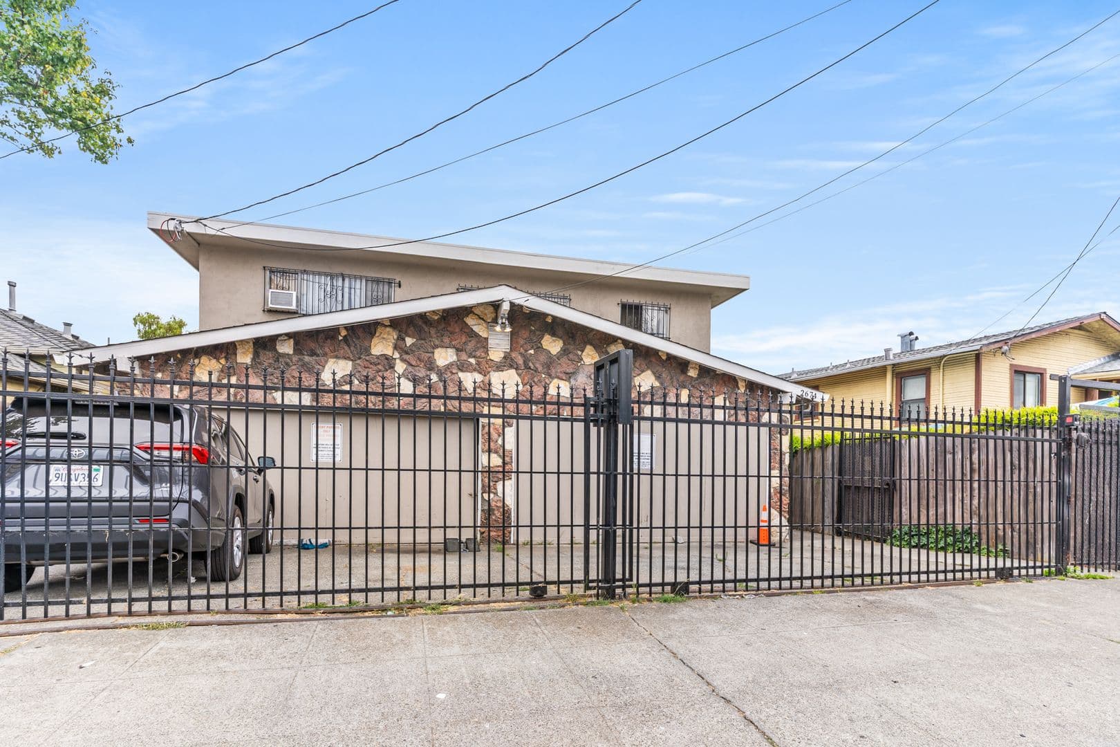 Oakland Apartment: 2674 Parker Ave - 01