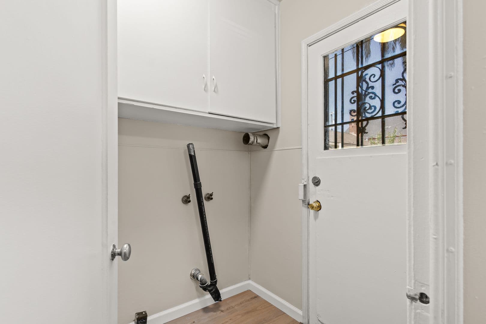 Oakland Apartment: 6124 Hayes St