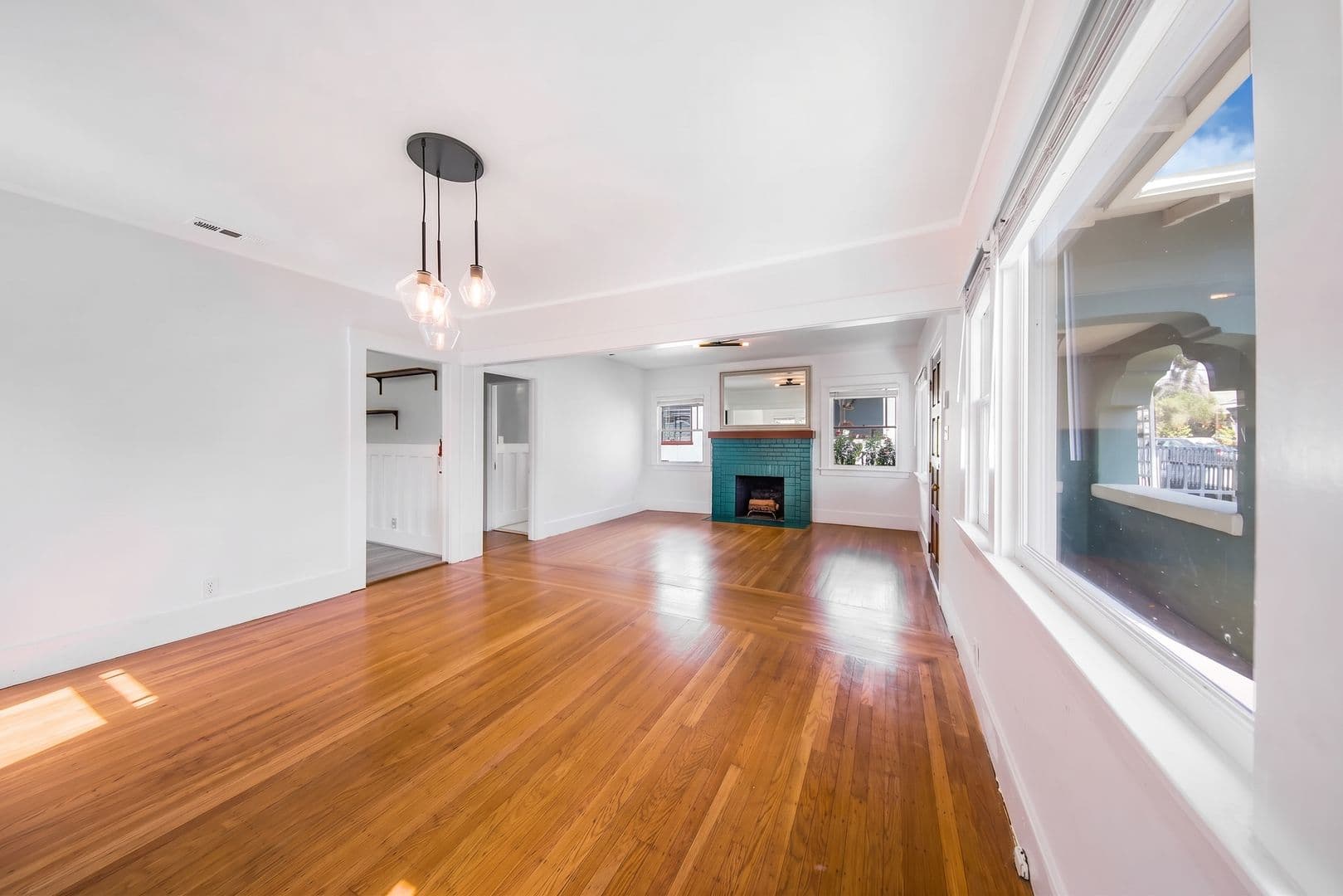 Oakland House: 2215 57th Ave