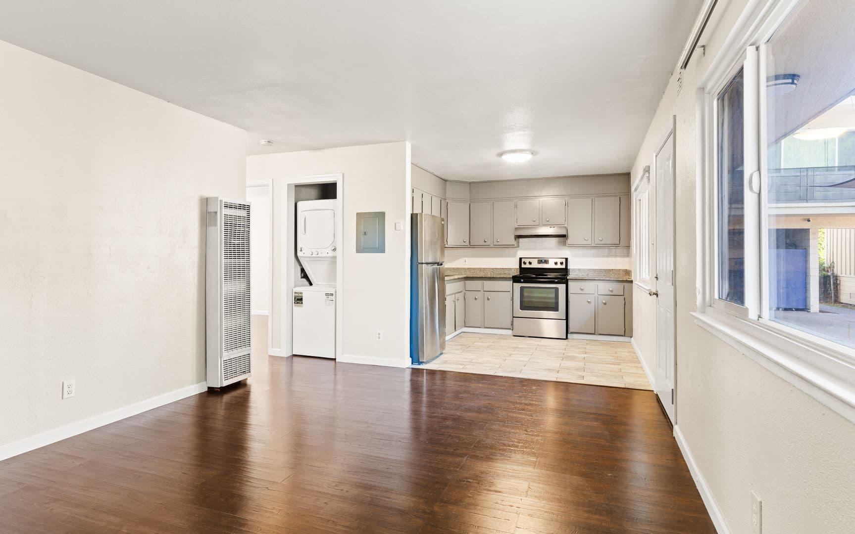 Oakland Apartment: 3256 Nicol Ave - 02