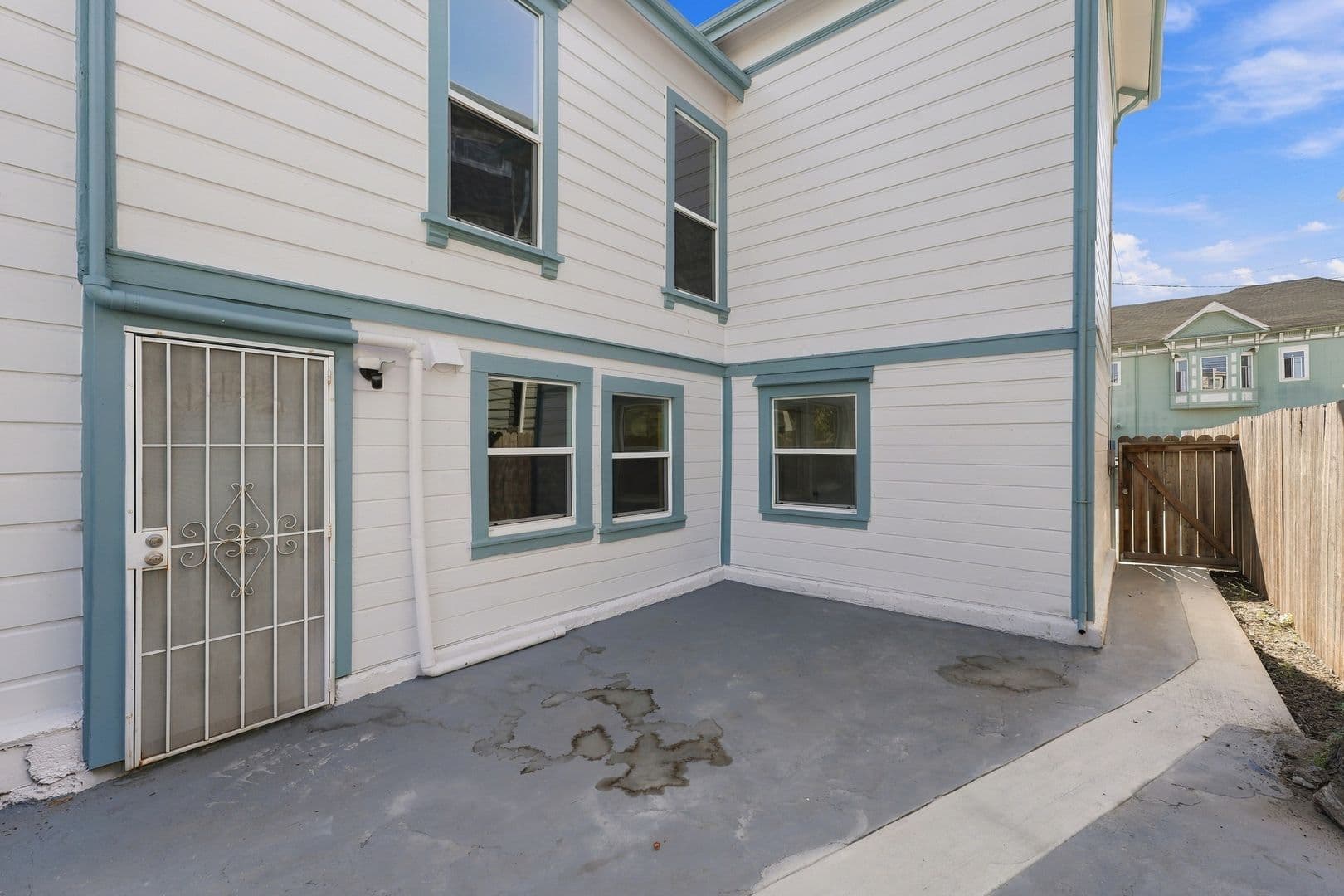 Oakland Apartment: 1444 16th St