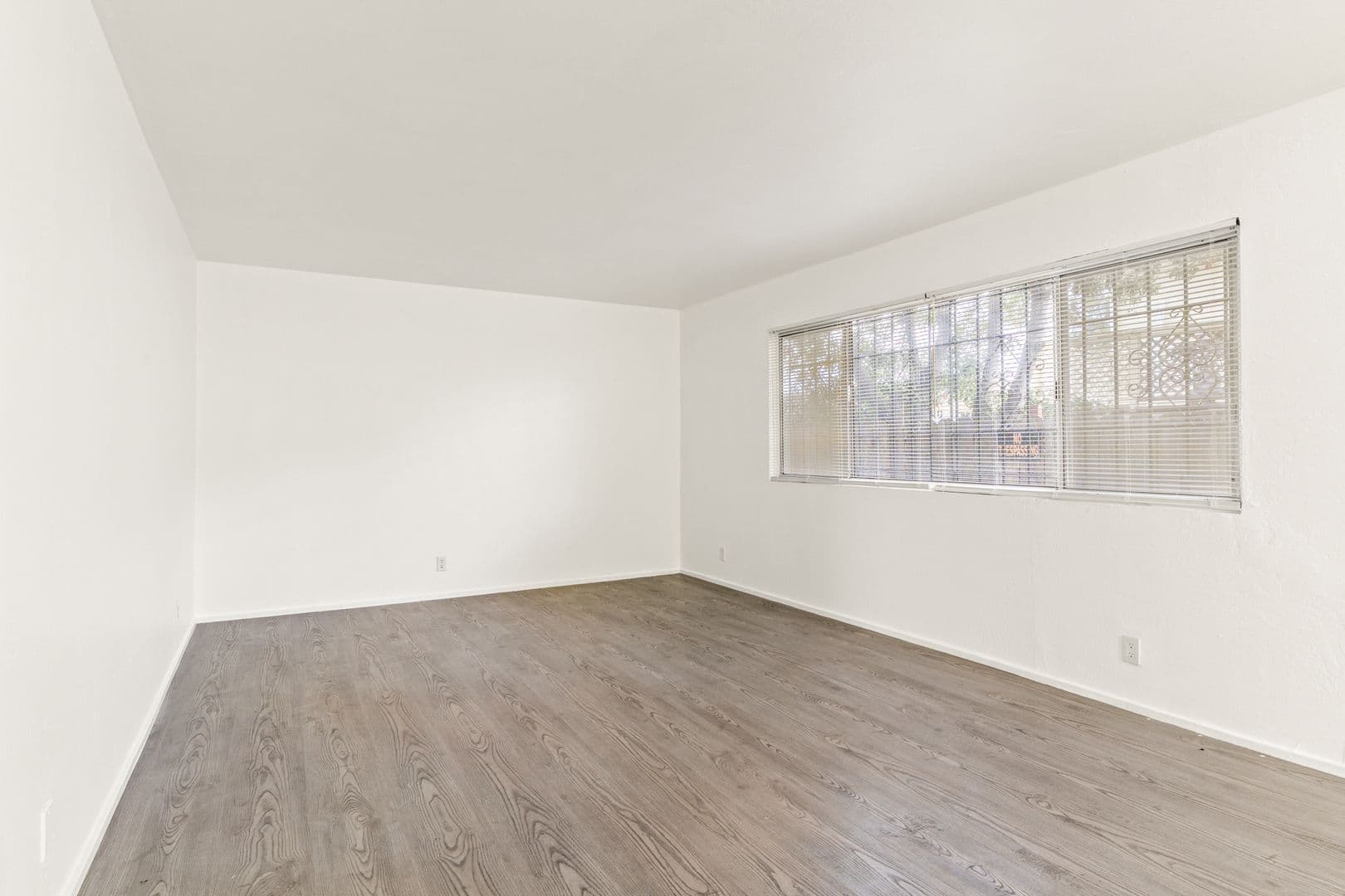 Oakland Apartment: 2674 Parker Ave - 01