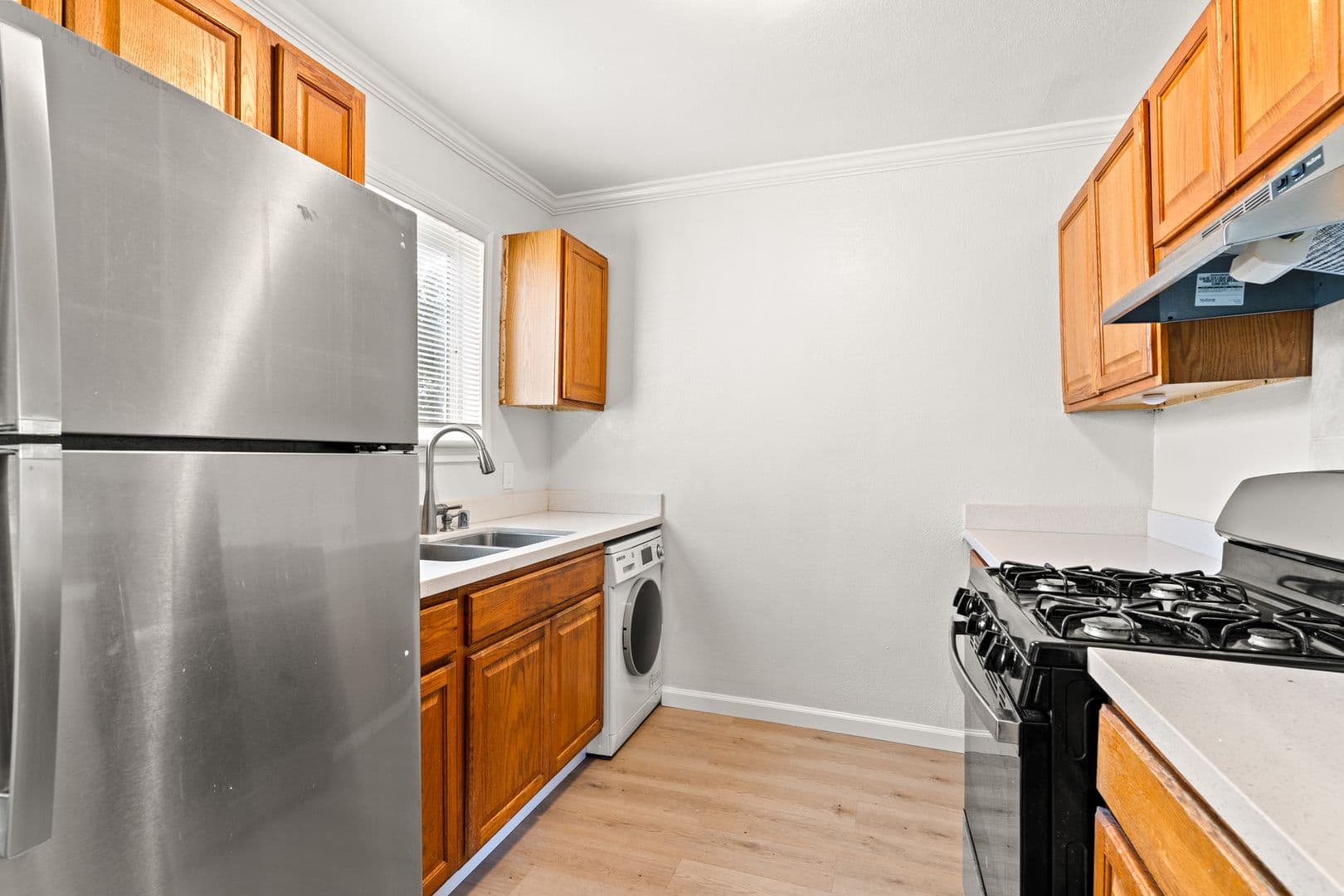 Oakland House: 1900 103rd Ave