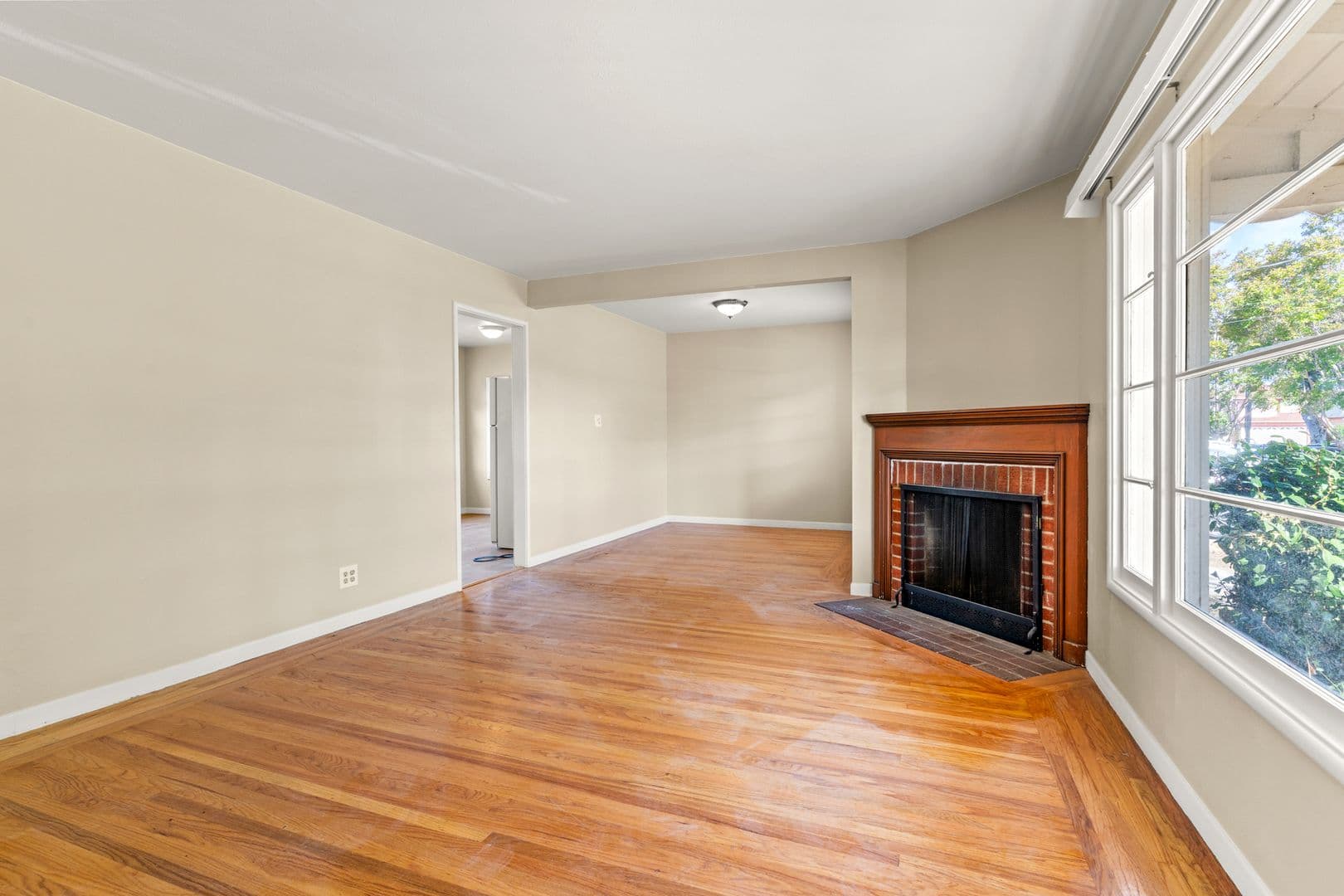 San Leandro House: 1959 Cleveland St