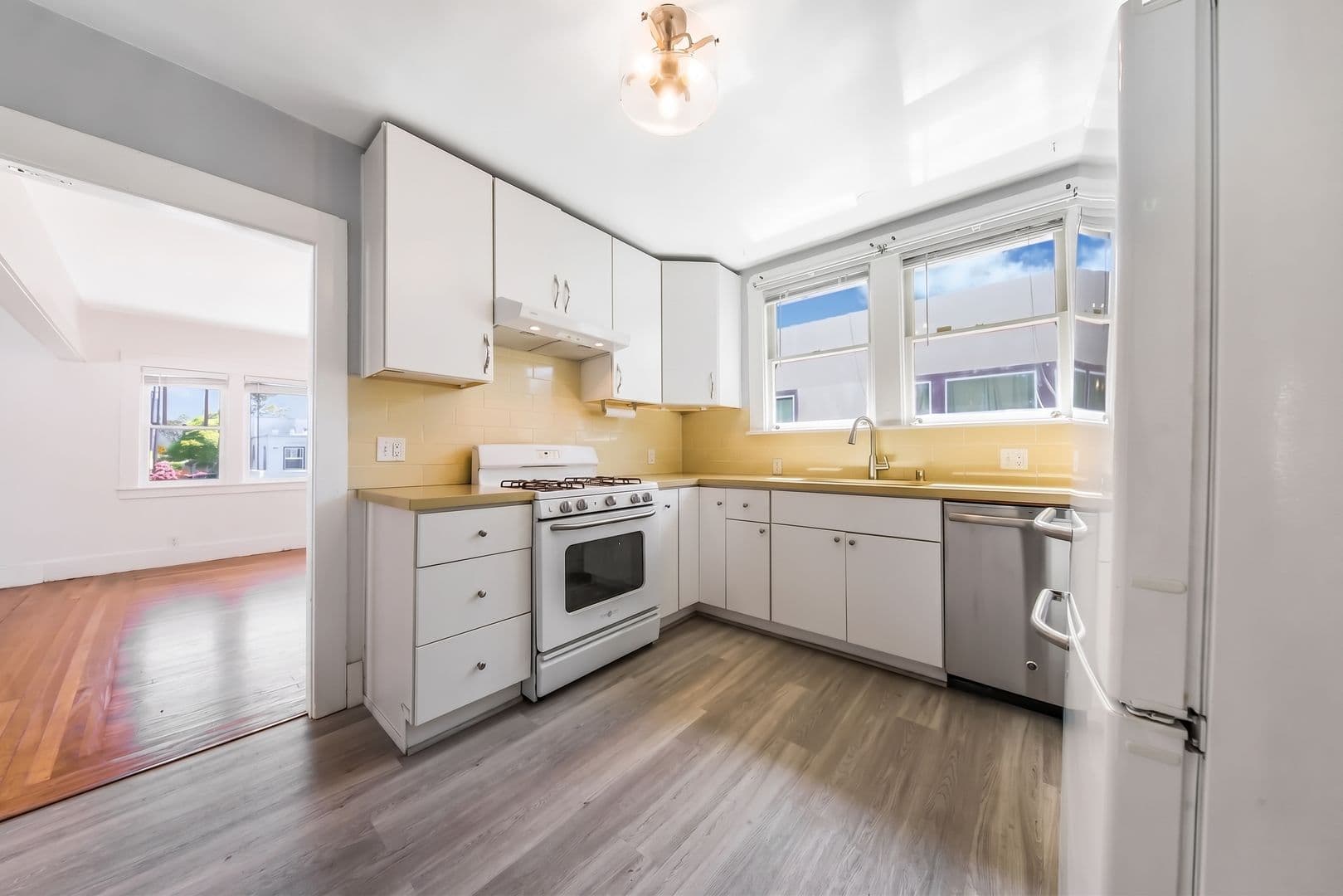 Oakland House: 2215 57th Ave