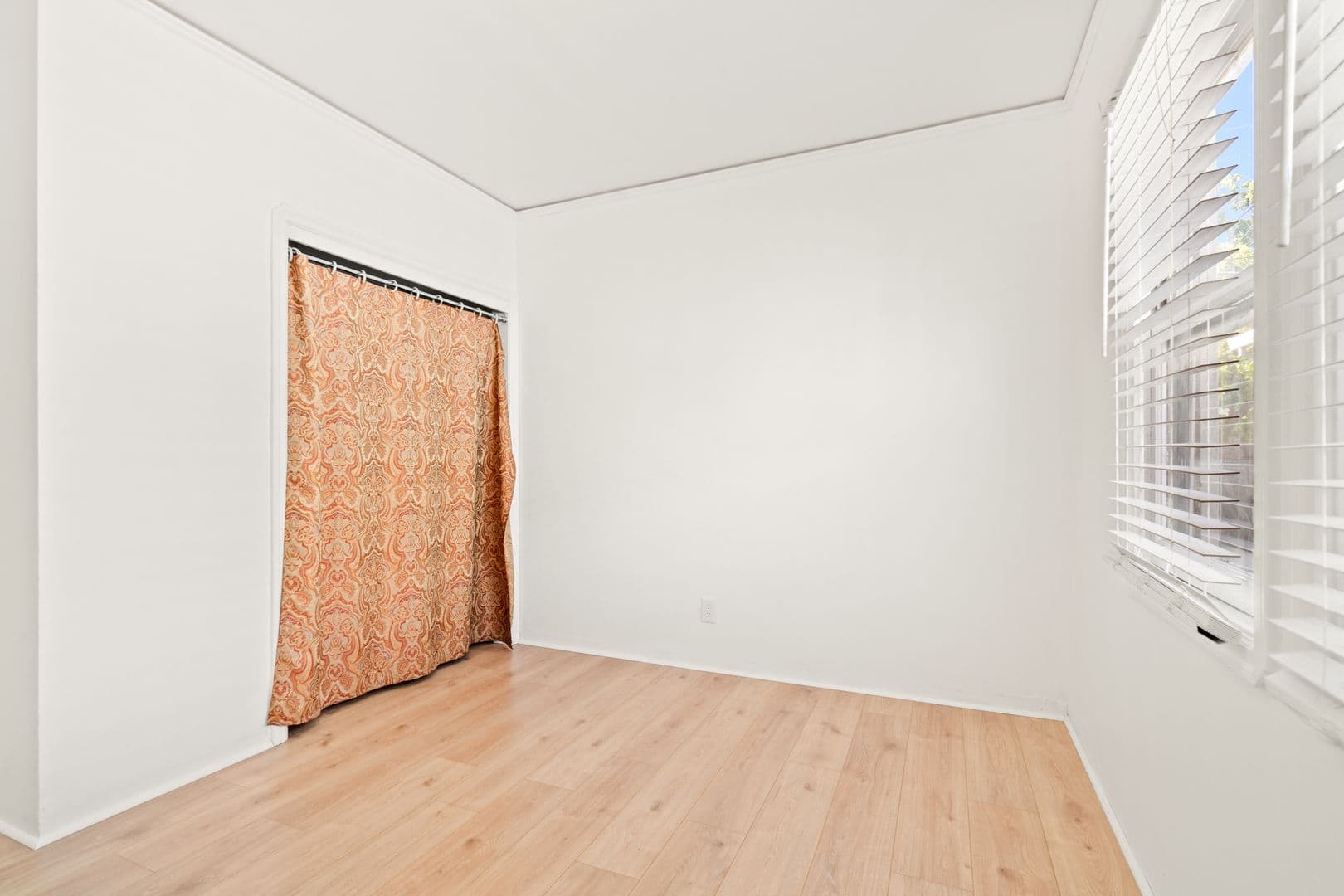 Oakland House: 2307 109th Ave