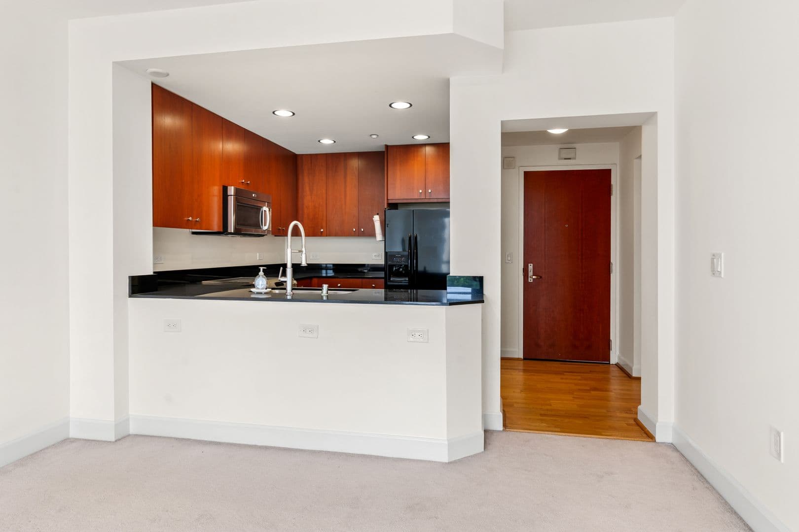 Oakland House: 585 9th St