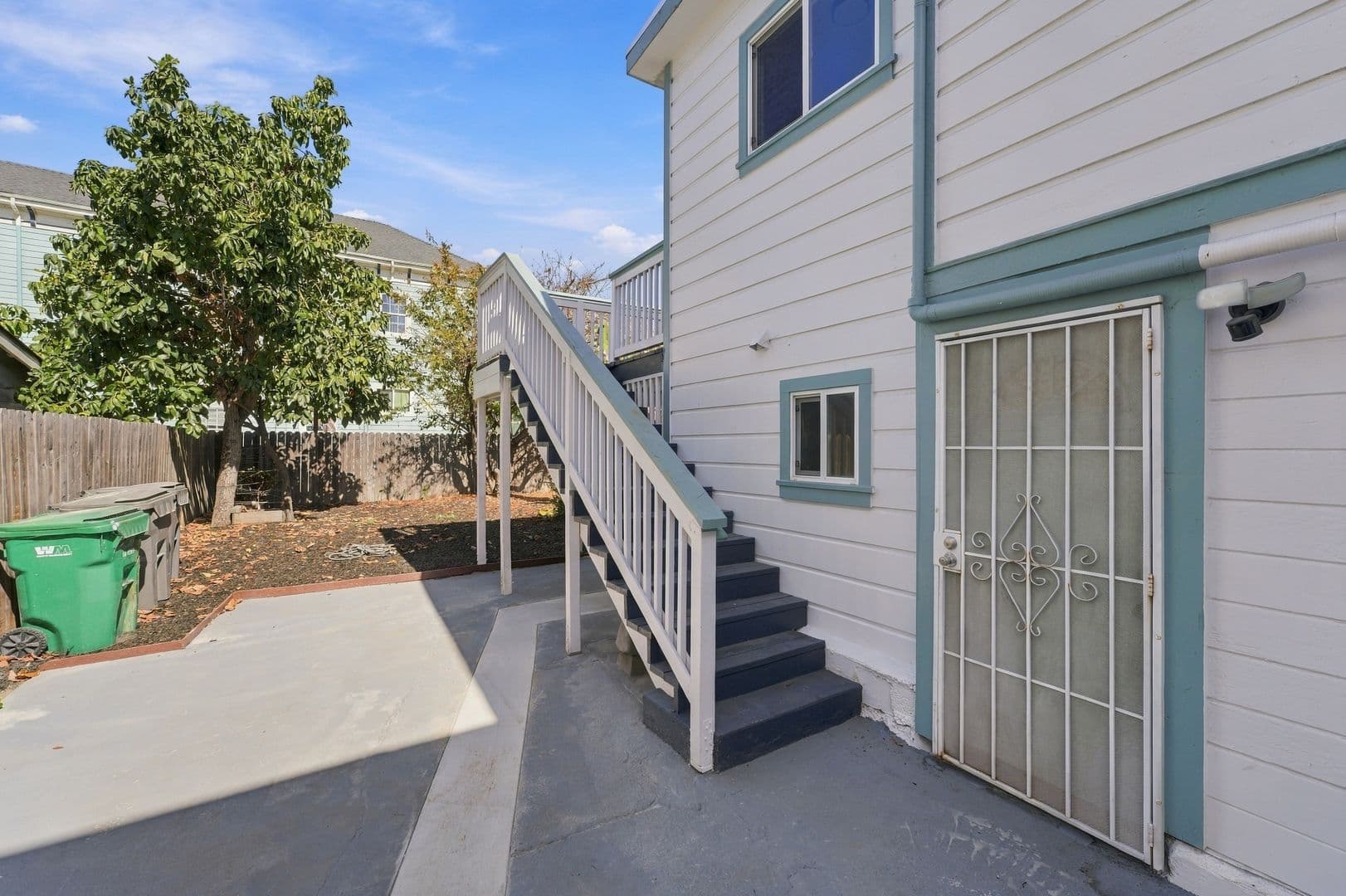 Oakland Apartment: 1444 16th St