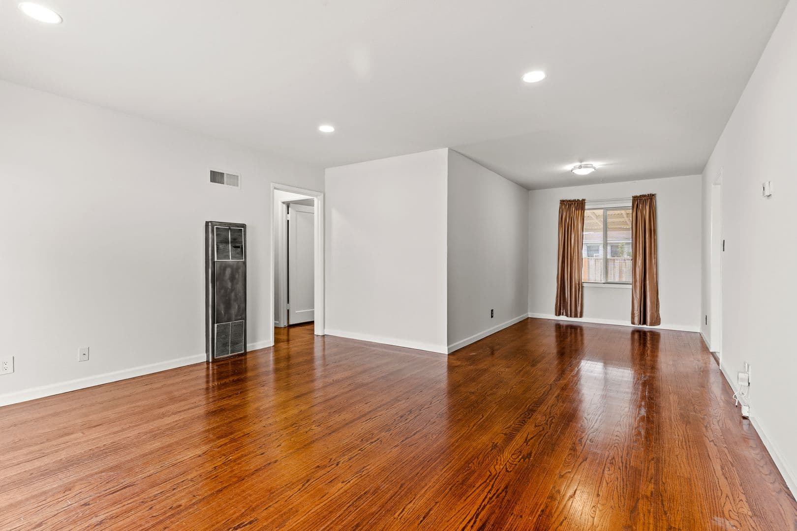 Hayward House: 26539 Flamingo Ave