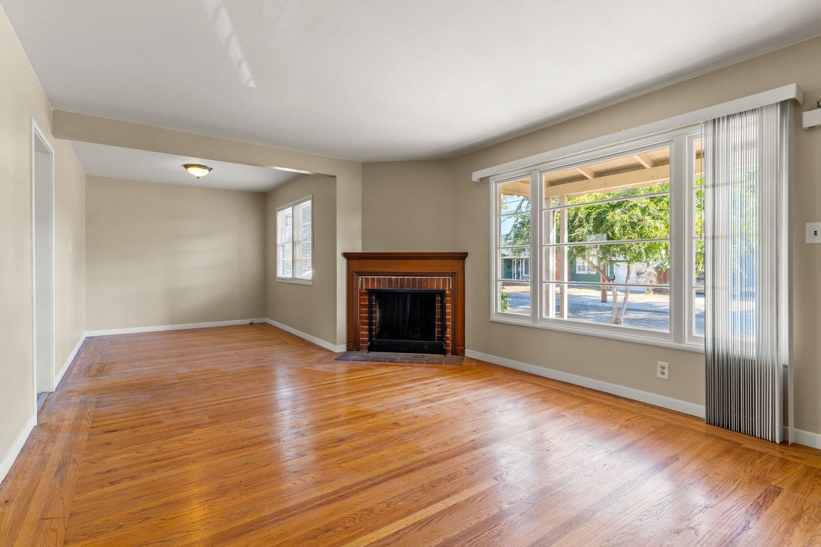 San Leandro House: 1959 Cleveland St