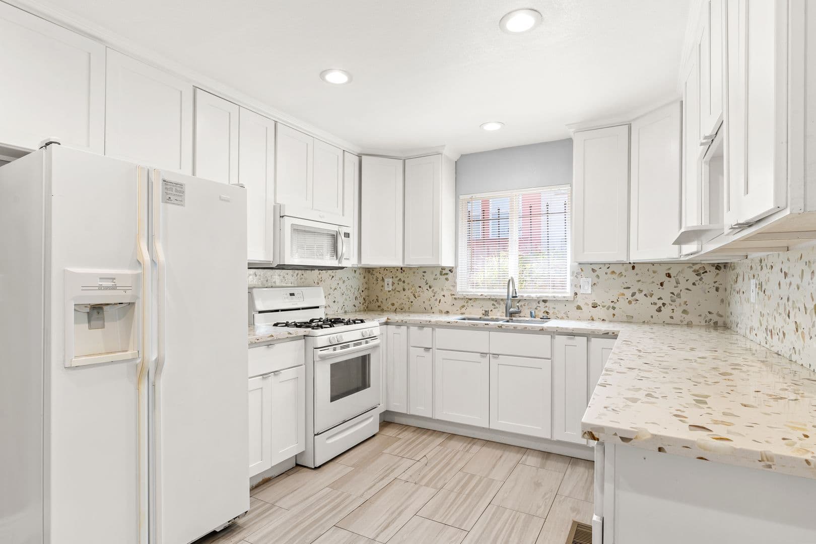 Emeryville Apartment: 1271 Ocean Ave  - Rear