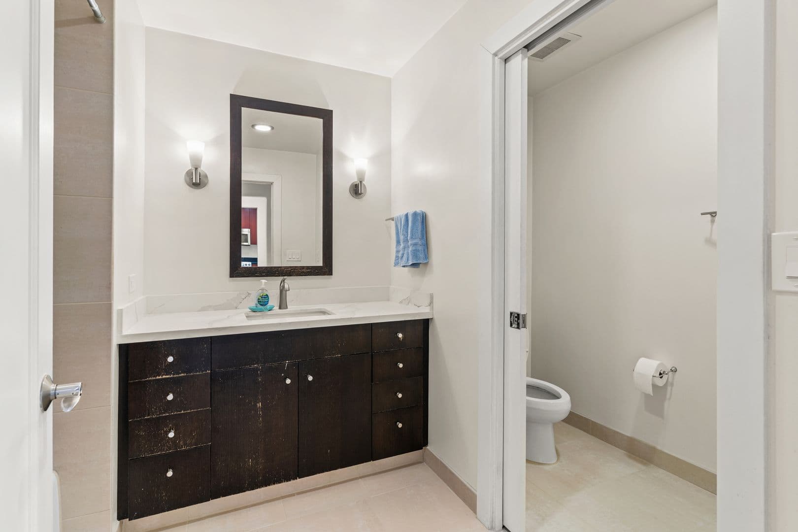 Oakland House: 585 9th St